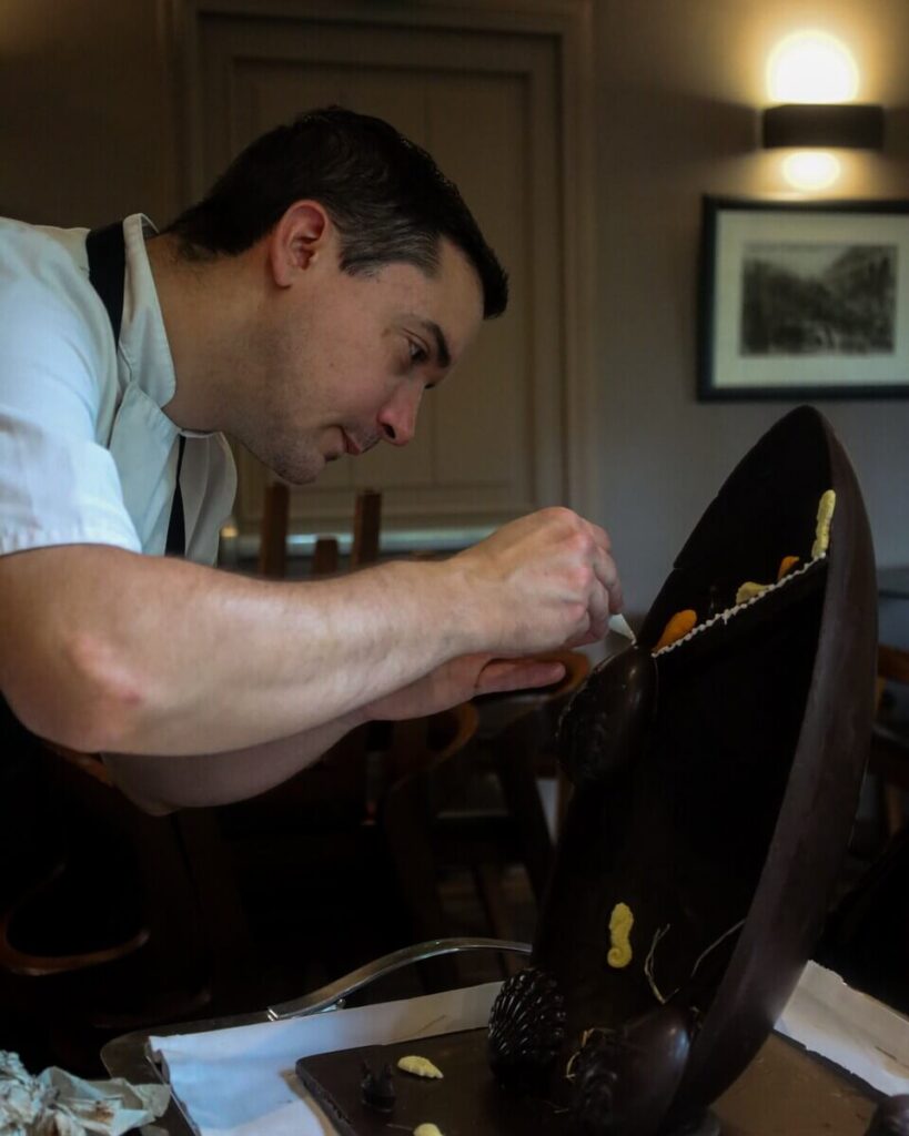 Réalisation d'un ouef de Paques au restaurant gastronomique de Montpellier, Le Petit Jardin